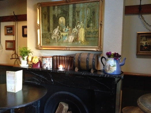 cottage-bar-and-kitchen