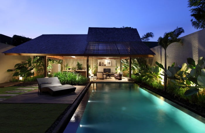 Premiere pool living