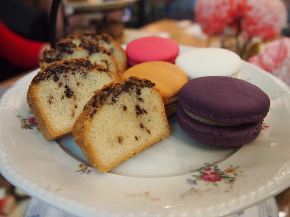 ganache-chocolate-high-tea-cake-macaron