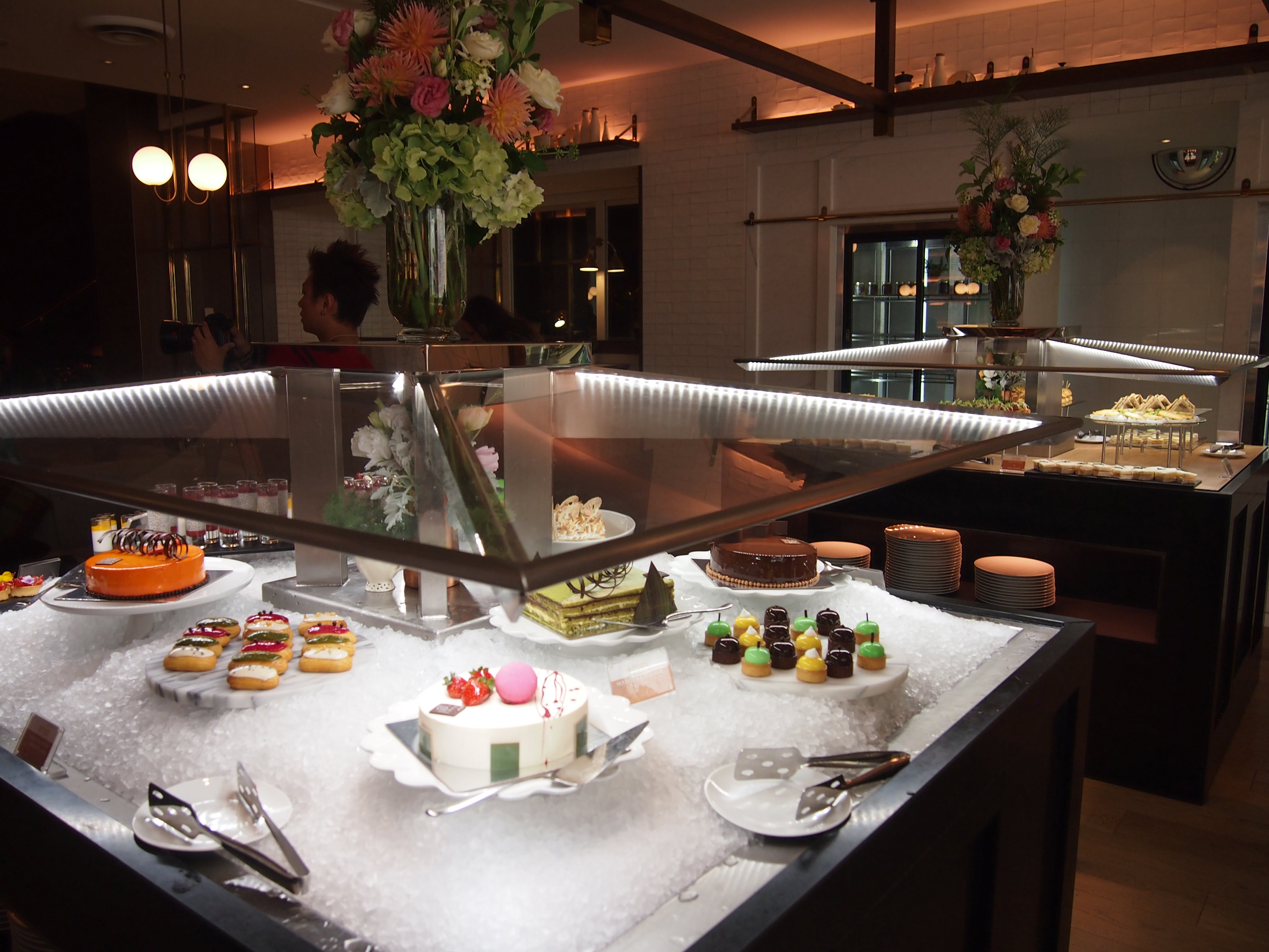 sheraton-melbourne-hotel-dessert-buffet