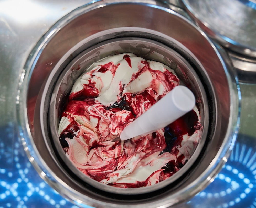 lavezzi-sour-cherry-gelato