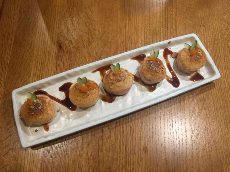 Seared salmon rolls