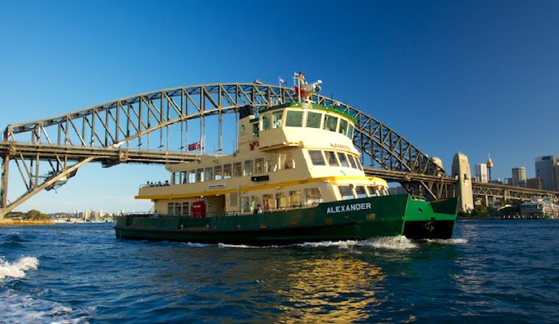 Ferry-on-Sydney-Harbour2