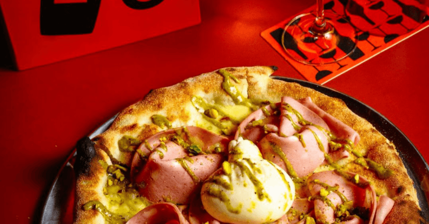 Ullo pizza with mortadella