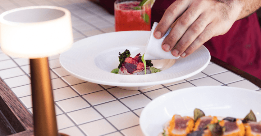 Pouring sauce at Bar Infinita