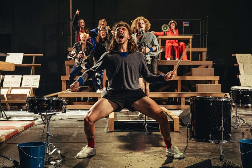 ONE SONG HISTOIRE(S) DU THÉÂTRE IV by Miet Warlop