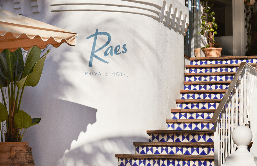 Rae's Cellar Bar: Seafood Haven & Cocktails